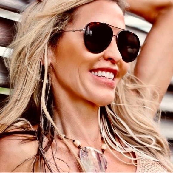 Meet your Posher, Beth - Picture 3 of 7